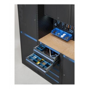 Arredo officina con armadi a due ante, cassettiera, carrello e modulo di servizio, L3040 x P495 x H1900 mm